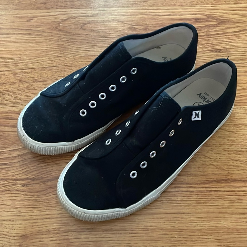 Hurley woman’s size 8 black slip on tennis shoe